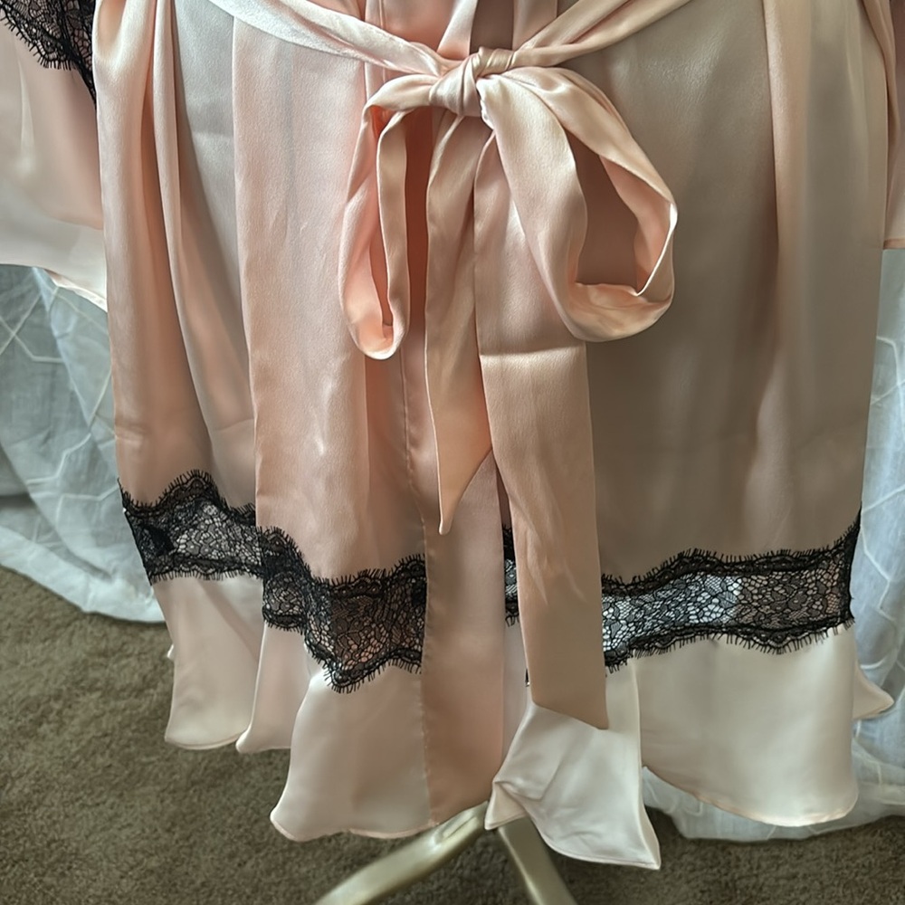 NEW Victoria’s Secret Robe With Black Lace Detail—Size XL- XXL - Picture 3 of 8